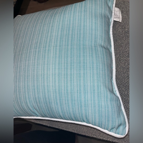 NWT Terrasol Blue White Stripe Fade Resistant Outdoor Pillow for Patio Design - Picture 6 of 12